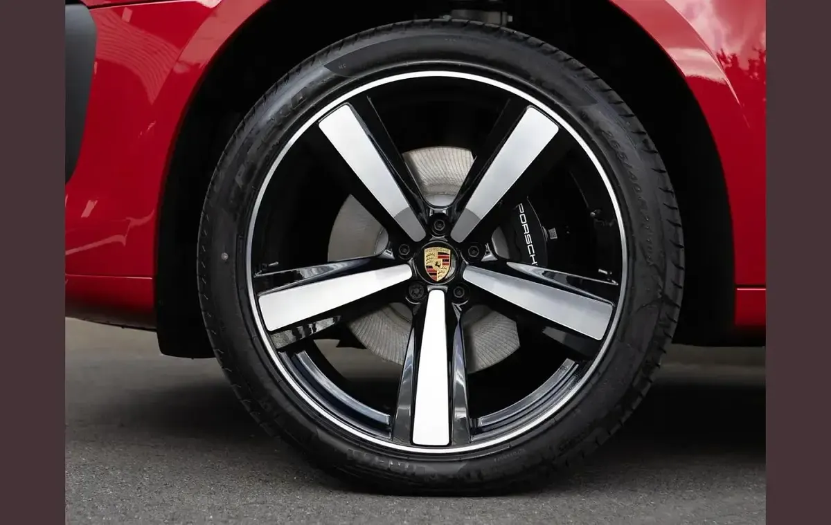 Used Porsche Macan S 374 HP (275 kW) 2025 Red SUV