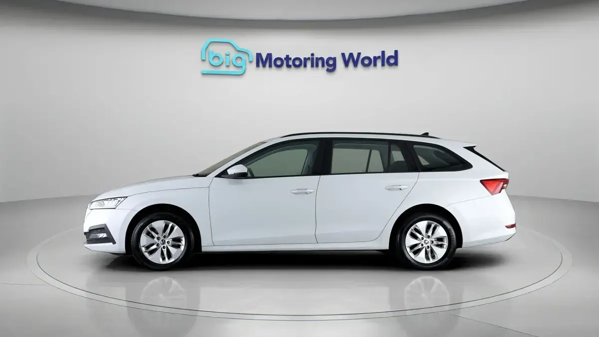 Used Skoda Octavia SE Technology 116 HP (85 kW) 2021 White Estate