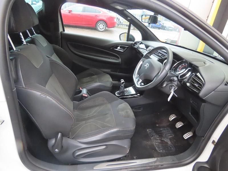 Used DS Automobiles DS3 Elegance 110 HP (80 kW) 2016 White Hatchback
