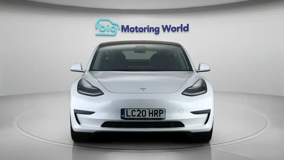 Used Tesla Model 3 Standard Range Plus 239 kW (325 HP) 2020 White Sedan