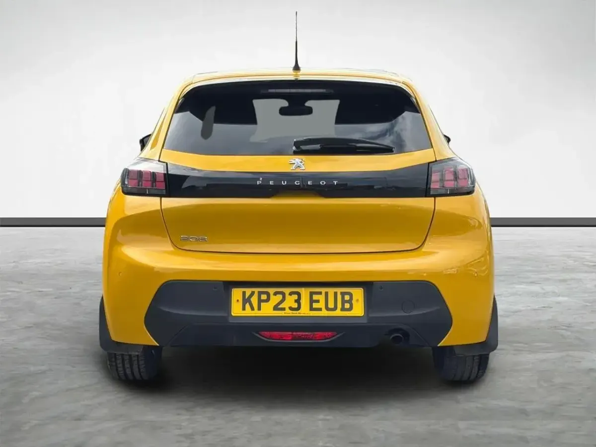 Used Peugeot 208 Active+ 74 HP (54 kW) 2023 Yellow Hatchback