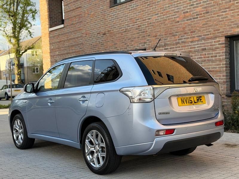 Begagnad Mitsubishi Outlander P-HEV 2015 Blå Kombi