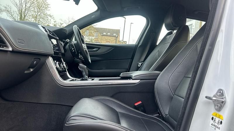 Used Jaguar XE R-Dynamic 249 HP (183 kW) 2019 White Sedan