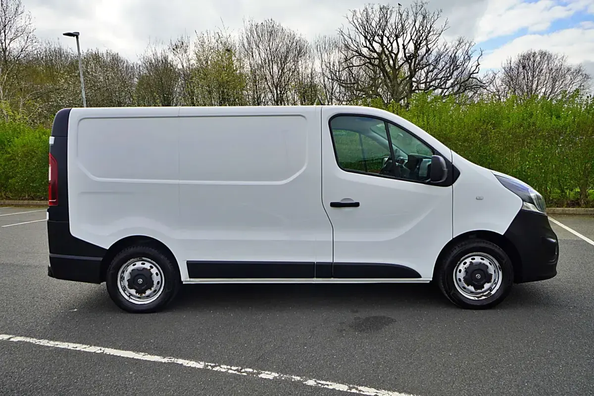 Usado Vauxhall Vivaro S 95 HP (69 kW) 2019 Branco Monovolume