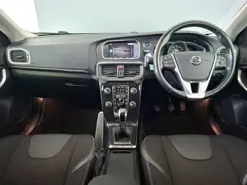 Used Volvo V40 Momentum 122 HP (89 kW) 2017 Silver Hatchback