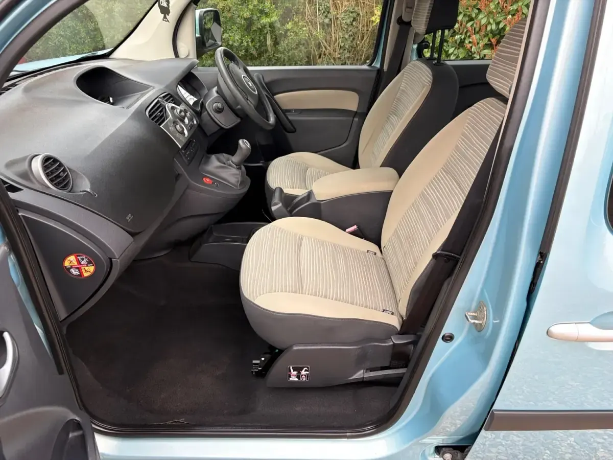 Usado Renault Kangoo Expression 105 CV (77 kW) 2011 Azul Monovolumen