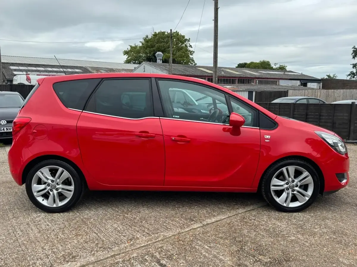 Used Vauxhall Meriva 120 HP (88 kW) 2016 Red MPV