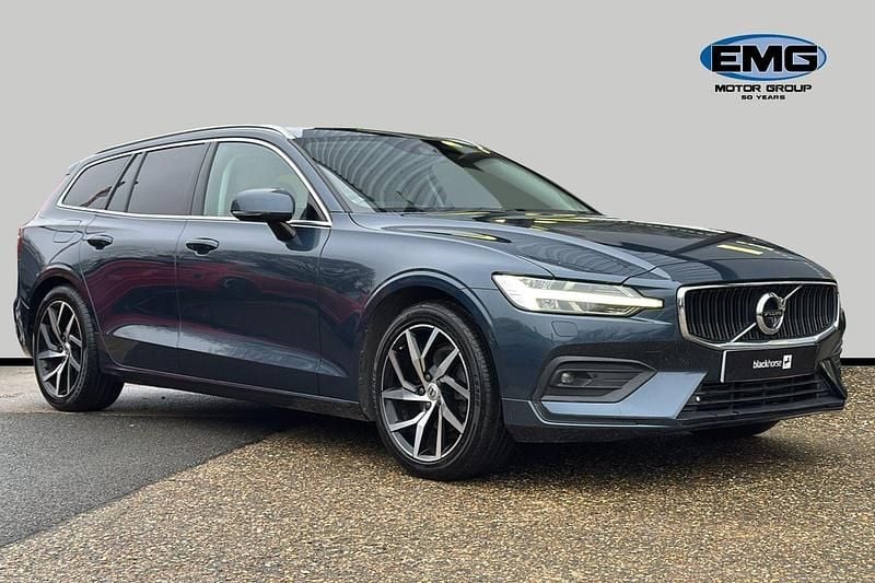 Used Volvo V60 Momentum 190 HP (139 kW) 2018 Blue Estate