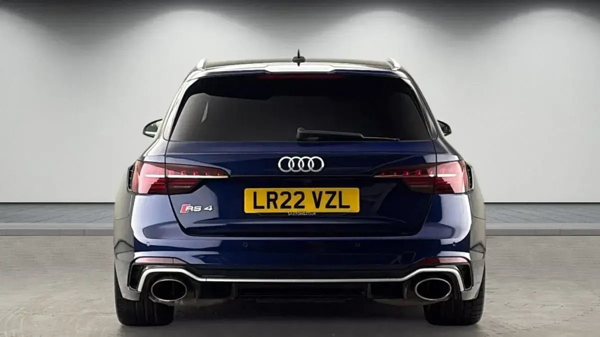 Used Audi RS4 Comfort 450 HP (330 kW) 2022 Navarra blue metallic/navarra blue metallic Estate