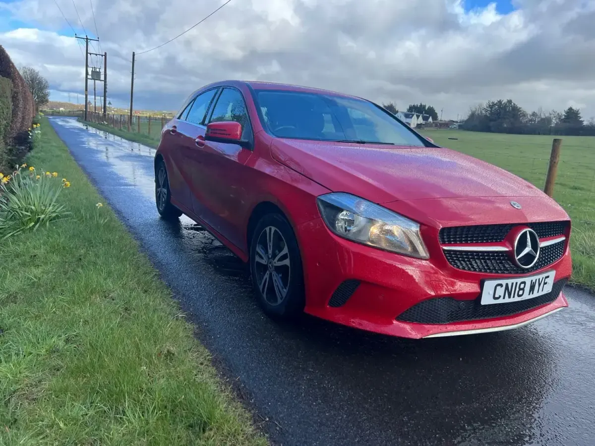 Begagnad Mercedes A180 Executive 2018 Röd Halvkombi