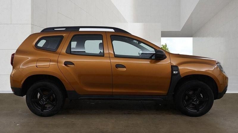 Used Dacia Duster Essentiel 114 HP (83 kW) 2019 Orange SUV