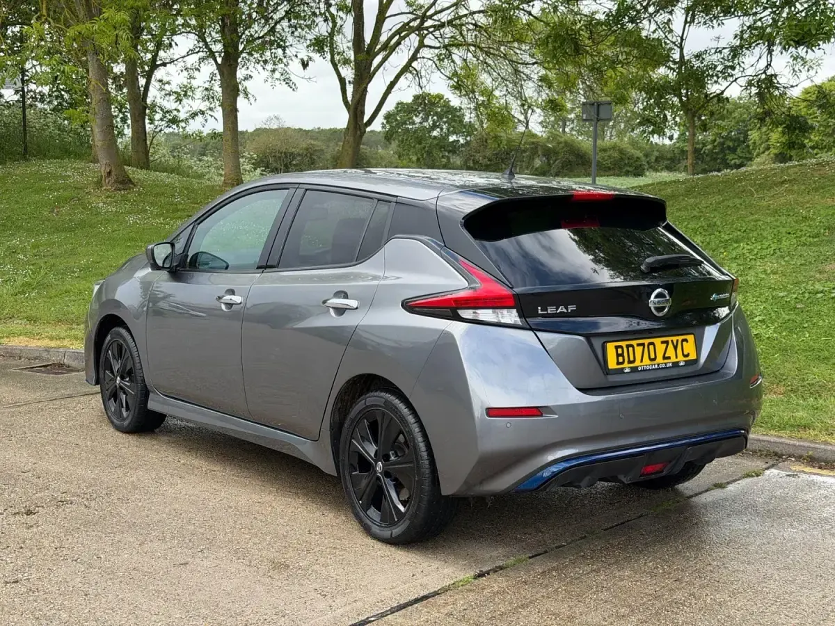 Usado Nissan Leaf Tekna 160 kW (218 HP) 2020 Cinzento Citadino