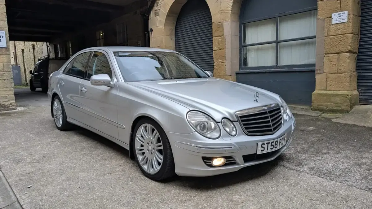 Usado Mercedes E280 2008 Plateado Berlina