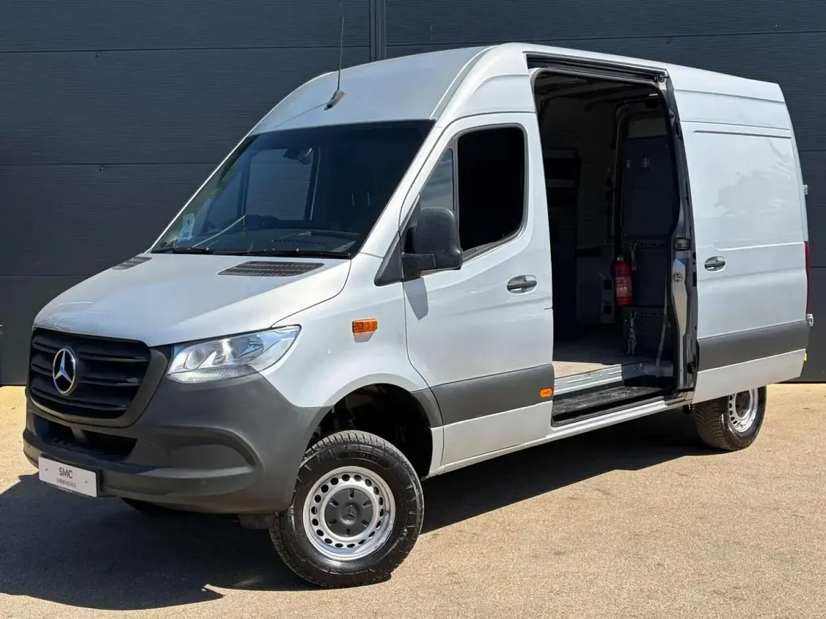 Używany Mercedes Sprinter 2021 Srebrny Van
