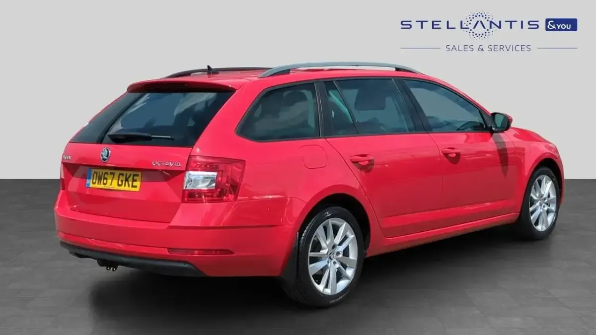 Used Skoda Octavia SE L 148 HP (108 kW) 2017 Red Estate