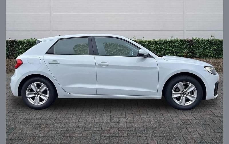 Used Audi A1 Design 94 HP (69 kW) 2023 White SUV