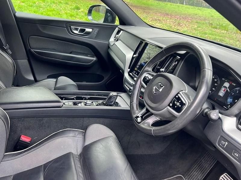 Used Volvo XC60 R-Design 250 HP (183 kW) 2021 Grey SUV