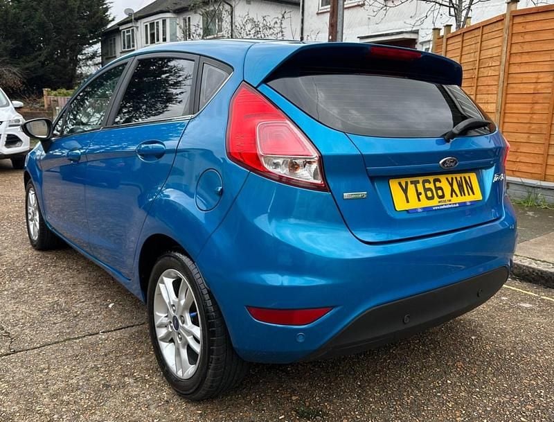Used Ford Fiesta Zetec 2016 Blue Hatchback