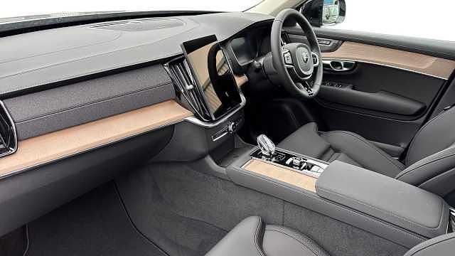 Used Volvo XC90 Plus 247 HP (181 kW) 2025 SUV