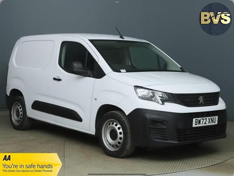 White Used 2023 Peugeot Partner Premium MPV | £11,450 (Good price) - Image 1/4