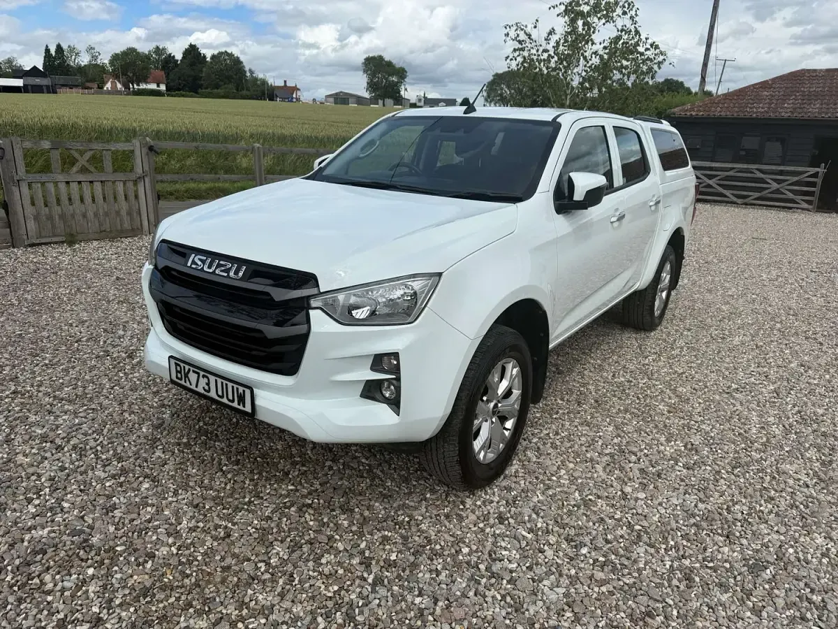 Used Isuzu D-Max 163 HP (119 kW) 2023 White Pickup