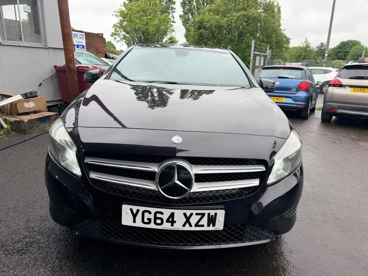 Used Mercedes A180 109 HP (80 kW) 2014 Mauve/purple Hatchback