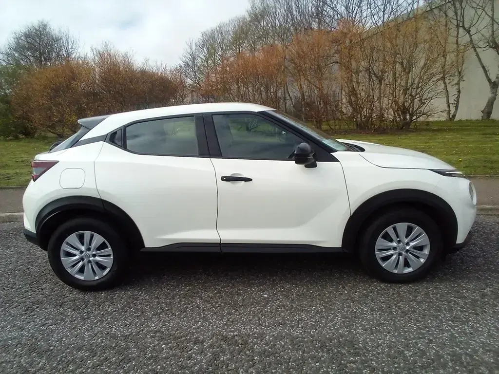 Usado Nissan Juke Visia 114 HP (83 kW) 2023 Branco SUV