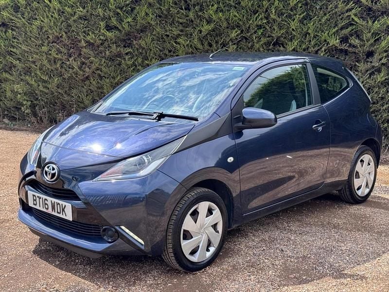 Used Toyota Aygo X-play 68 HP (50 kW) 2016 Blue Hatchback