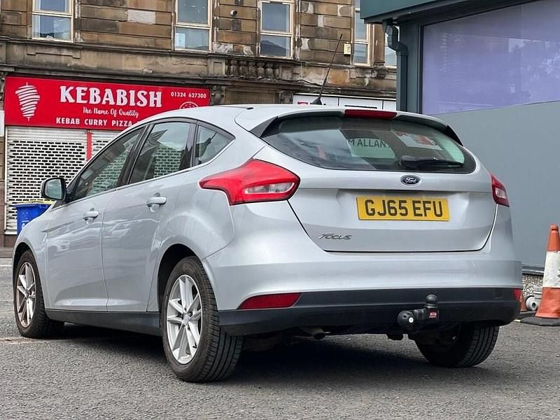 Used Ford Focus Zetec 120 HP (88 kW) 2015 Silver Hatchback