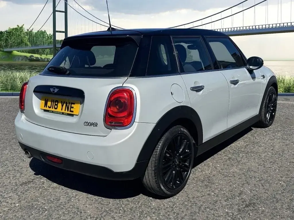 Usado Mini Cooper Hatch 136 HP (100 kW) 2018 Prateado Citadino