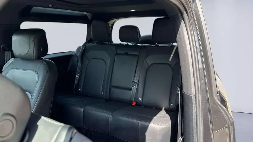 Used Land Rover Defender HSE Dynamic 245 HP (180 kW) 2024 Grey SUV