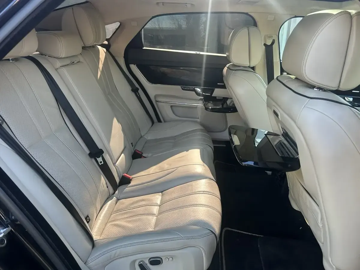 Used Jaguar XJ Portfolio 275 HP (202 kW) 2012 Black Sedan