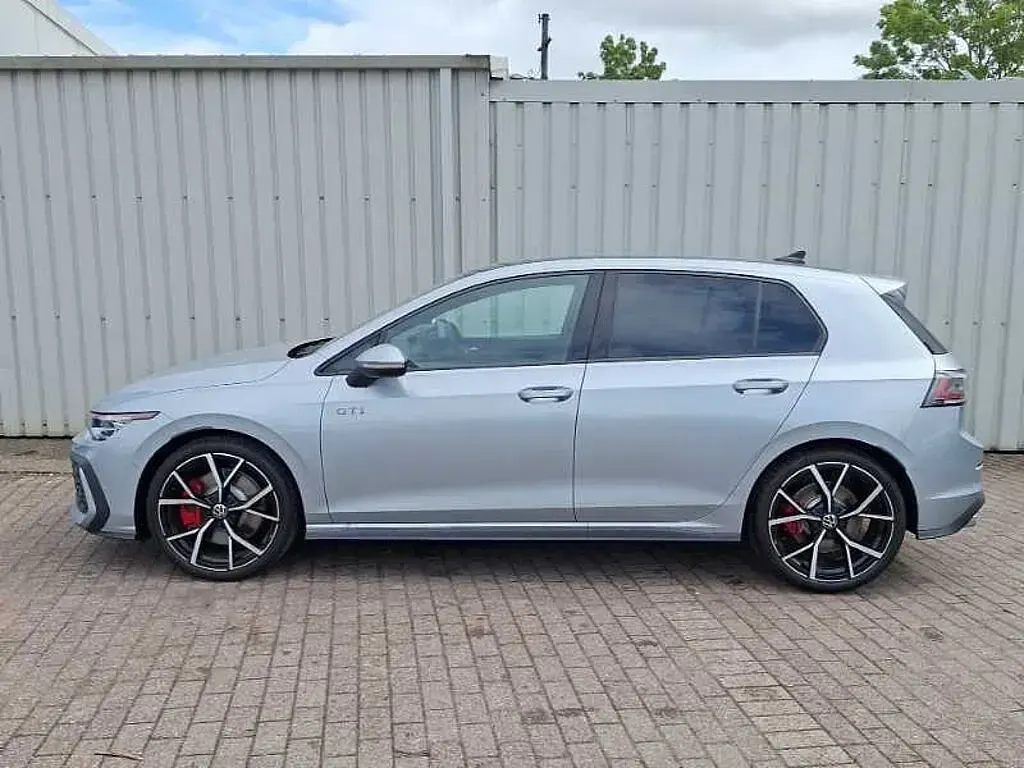New VW Golf VIII GTI 265 HP (194 kW) 2026