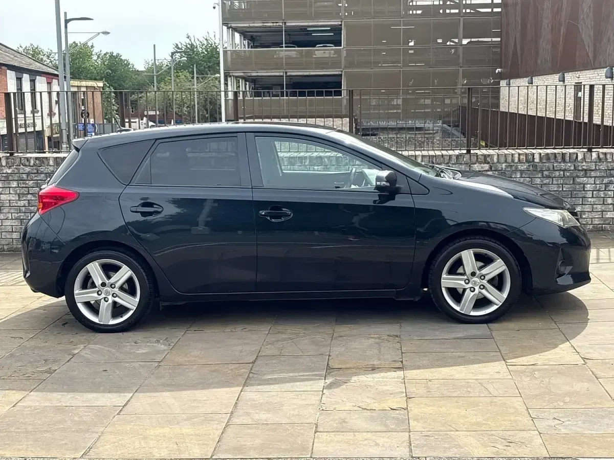 Used Toyota Auris Sport 132 HP (97 kW) 2013 Grey Hatchback