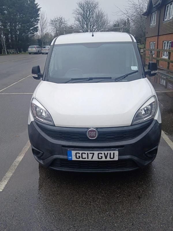 Begagnad Fiat Doblò 95 HK (69 kW) 2017 Vit Minibuss