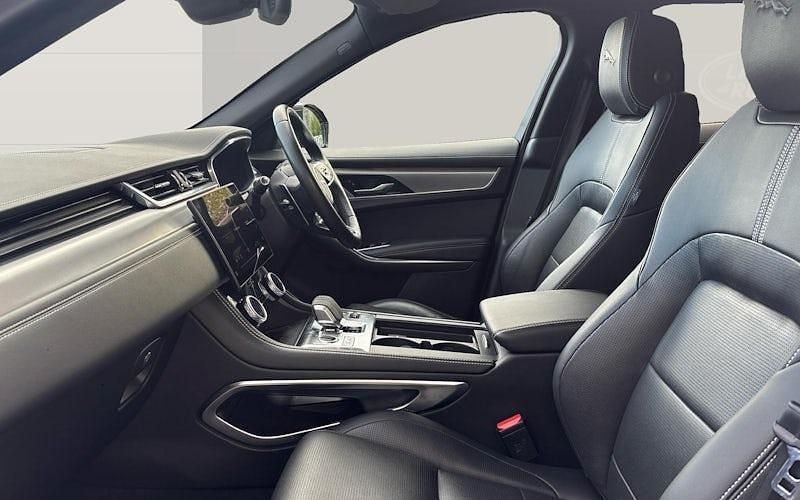 Usado Jaguar F-Pace R-Dynamic 204 HP (150 kW) 2023 Vermelho SUV