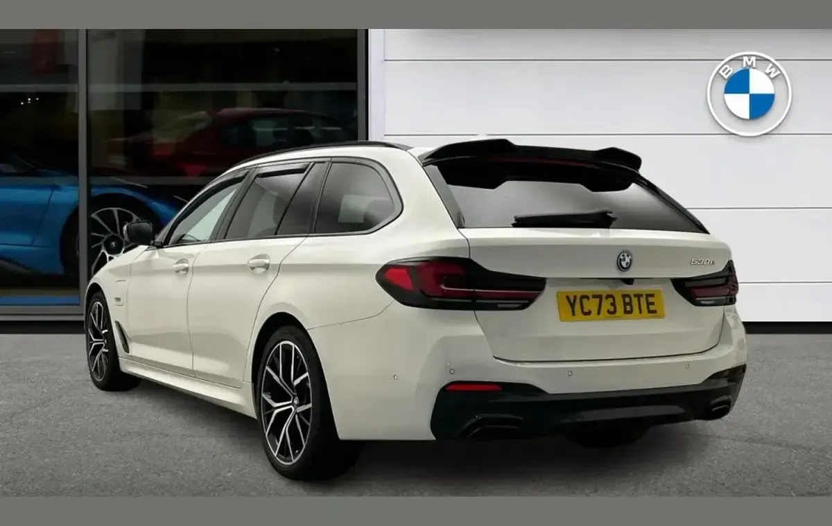 Used BMW 530e M Sport 288 HP (211 kW) 2023 White Estate