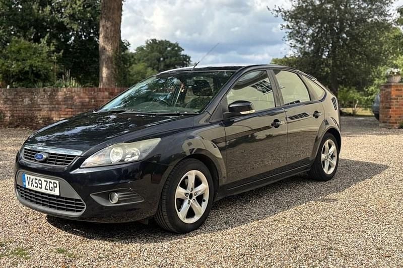Black Used 2009 Ford Focus Zetec Hatchback | £1,200 (Good price) - Image 1/1