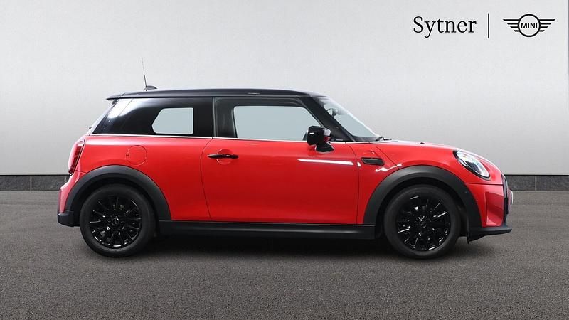 Używany Mini Cooper Classic 134 KM (98 kW) 2023 Czerwony Hatchback