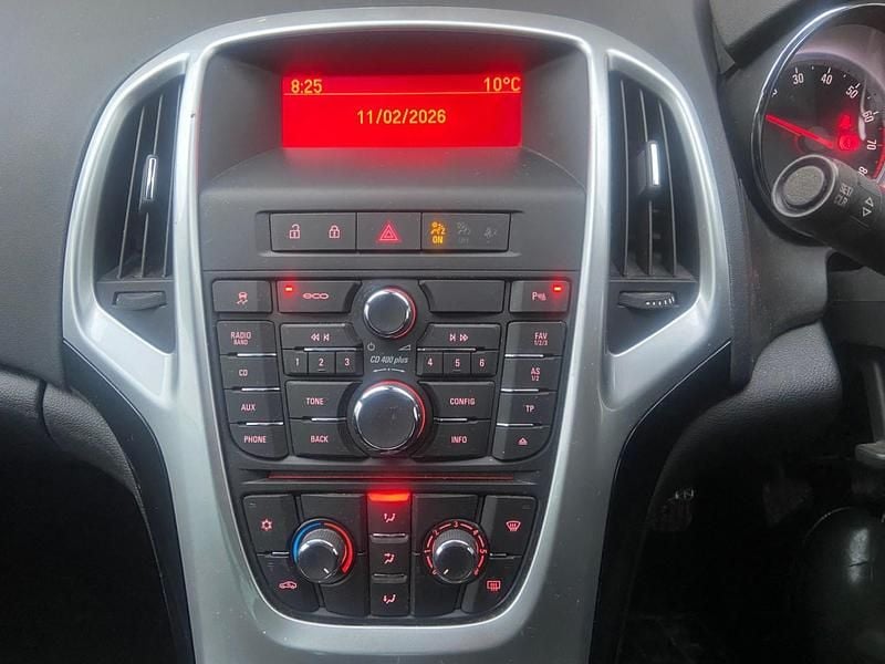 Used Vauxhall Astra GTC SRi 2015 White Hatchback