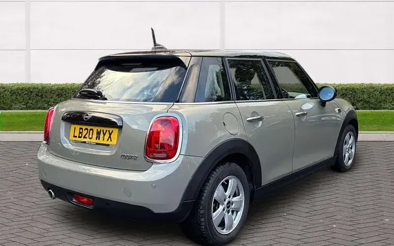Usado Mini Cooper Classic 136 CV (100 kW) 2020 Gris Utilitario