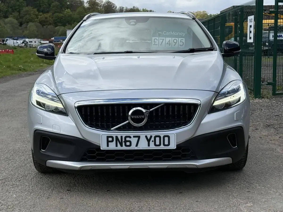 Used Volvo V40 Plus 120 HP (88 kW) 2017 Silver Hatchback