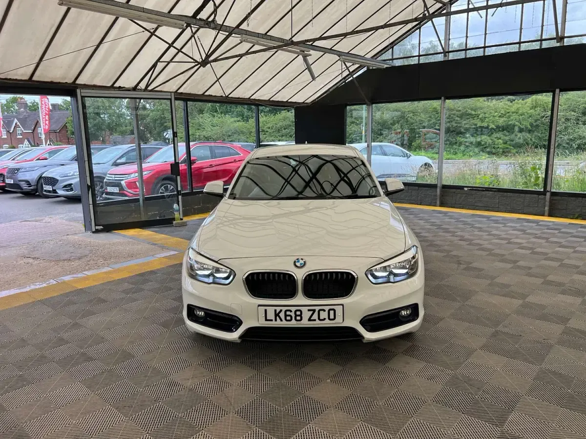 Used BMW 118 Sport Line 2018 White Hatchback