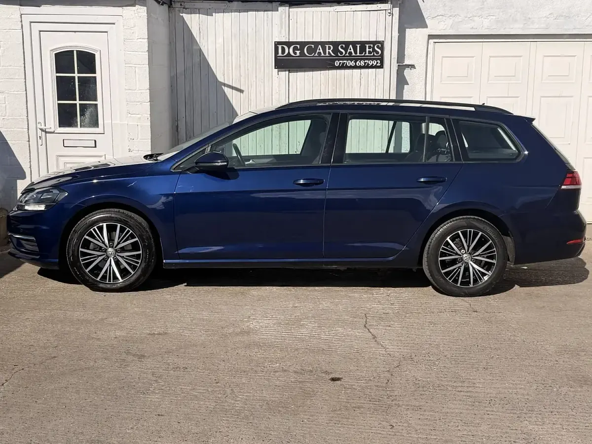 Used VW Golf VII SE 115 HP (84 kW) 2018 Blue Estate