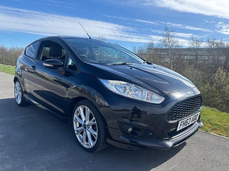 Used Ford Fiesta Zetec 125 HP (91 kW) 2014 Black Hatchback