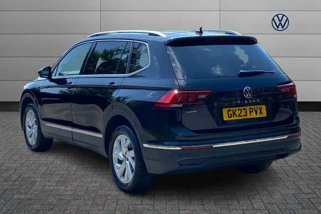 Used VW Tiguan Allspace Life 150 HP (110 kW) 2023 Black SUV