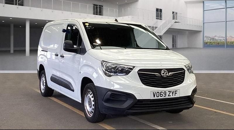 White Used 2019 Vauxhall Combo Edition MPV | £9,484 (Fair price) - Image 1/4