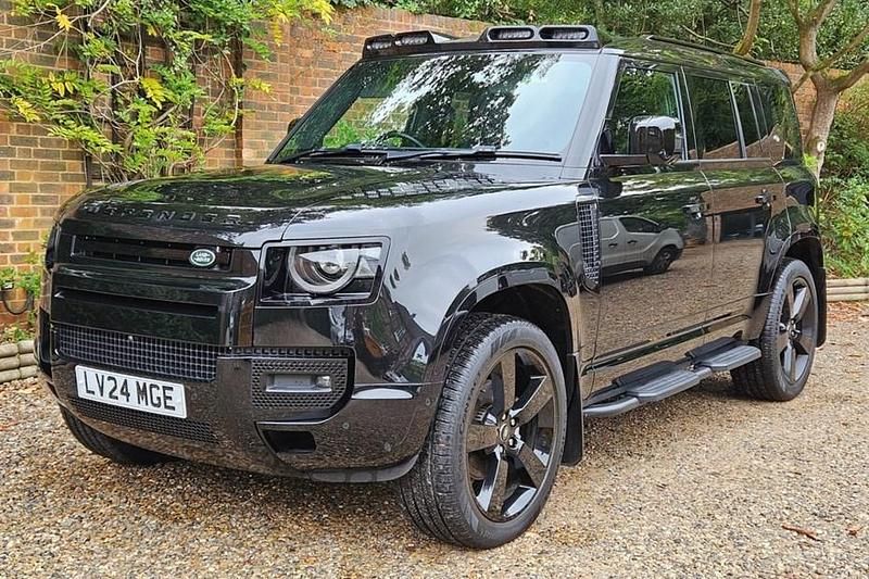 Used 2024 Land Rover Defender HSE Dynamic SUV | £60,995 (Super price) - Image 1/1