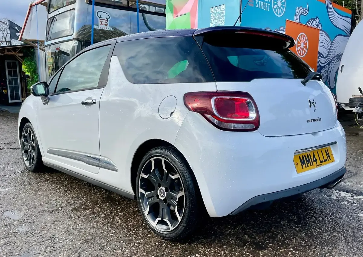 Used Citroën DS3 115 HP (84 kW) 2014 White Hatchback