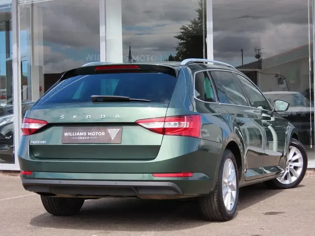 Used Skoda Superb SE Technology 120 HP (88 kW) 2019 Green Estate